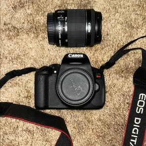 Canon EOS Rebel T5i (EOS 700D) Black DSLR Camera with 18-55 mm Lens